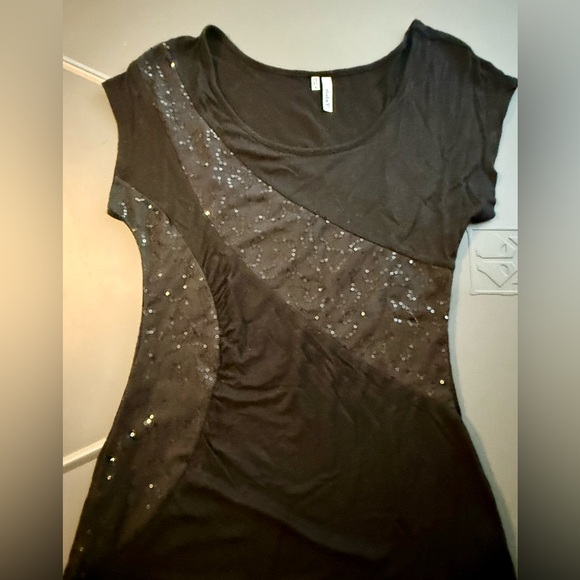 Maurice’s Elegant Black Women's Short Sleeve Top with Sequin Embellishment - Picture 7 of 8